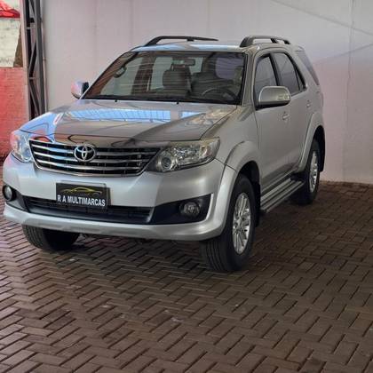 TOYOTA HILUX SW4 2.7 SR 4X2 16V FLEX 4P AUTOMÁTICO TOYOTA HILUX SW4 2.7 SR 4X2 16V FLEX 4P AUTOMÁTICO